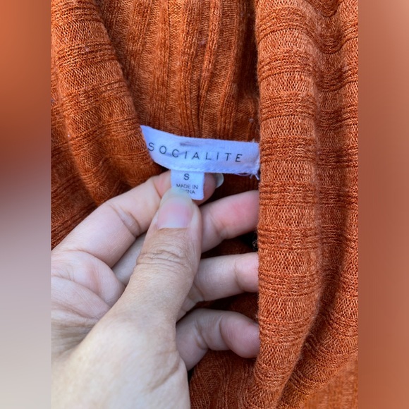 Soft, knit, cold shoulder dress by Socialite Womens Size S Rusty color - Picture 3 of 9